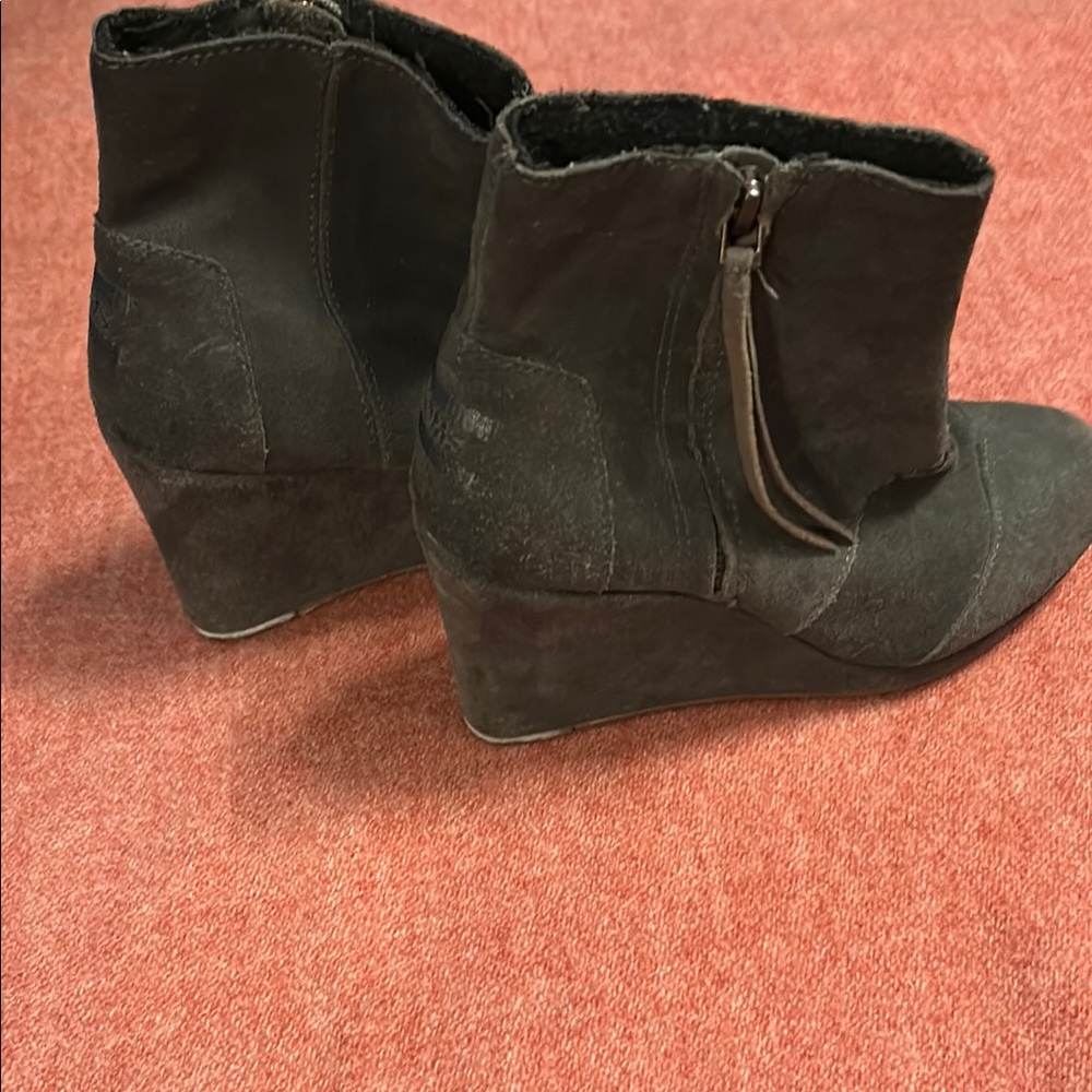 Tom’s Women's grey suede Wedge Ankle Boots